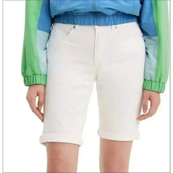 Levi's Bermuda Straight Leg Mid Rise Stretch Jean Shorts Size 8P White Fold Cuff - Picture 1 of 15